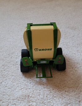 Siku Farmer prasa Krone Comprima V150XC 1:32 - 6