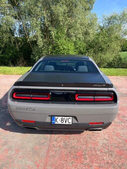 Dodge Challenger 5,7 HEMI — rok 2017 — 276 kW — manuál - 6