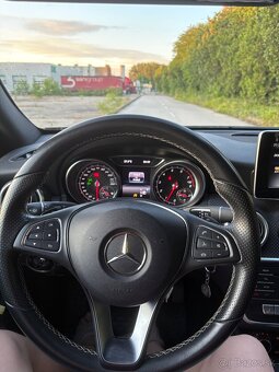 Mercedes Benz A220 4Matic benzín - 6