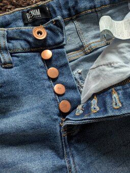 Rifle na gombíky - 6