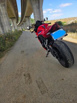 Honda CBR 650R - 6