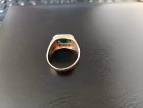 Pánsky zlatý prsten s brilliantmi a smaragdom - 6
