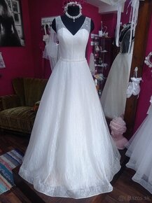 Trblietavé svadobné šaty - 6