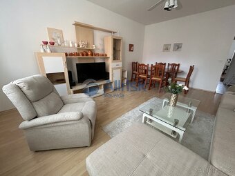 REZERVOVANÝ Priestranný zariadený 3-izbový byt s lodžiou n - 6
