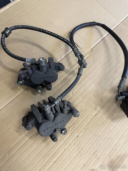 suzuki sv650 vyfuk kryt strmen podsedlovka kyvna chladič - 6