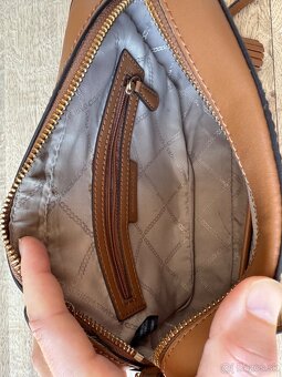 Michael Kors crossbody kabelka - 6