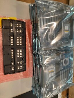 MC62-G40 + Ryzen Threadripper PRO 3945WX 4Ghz 12-Core sWRX8 - 6