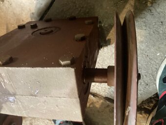 Predám 3 f.el.motor a prevodovku 40/1 - 6