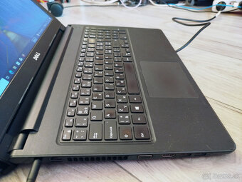 notebook Dell - 15.6", i3-6006u, 2x grafika, 8GB, 240GB SSD - 6