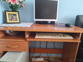 Na predaj:stolik+počítač + príslušenstvo – 100 € - 6