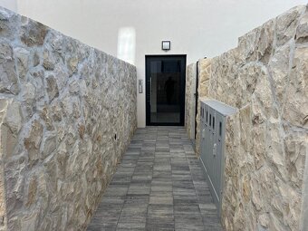 3-izboý apartmán v novostavbe s výhľadom na more /Chorvátsko - 6