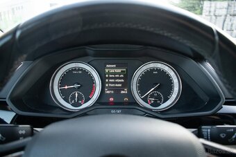 Škoda superb L&K 2.0TDi DSG 140kw Webasto Keyless go DCC - 6