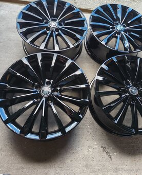 Nove Trinity r19 superb skoda - 6