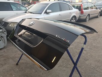 Predám piate (kufrové) dvere Superb 2 predFacelift Combi - 6