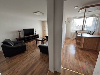 3 izbový byt balkónom a garážou Topoľčany- Mravenisko / P - 6