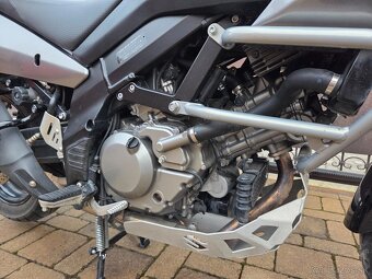 Suzuki V-Strom DL650 - 6