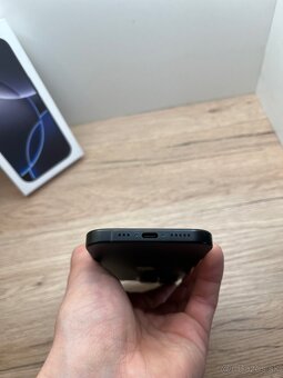 Poškodený Apple IPhone 16 pro 128gb - 6