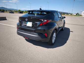 Toyota C-HR 1.8 Hybrid E-CVT rok 2021 - 6