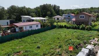 Víkendová oáza pre náročných – pozemok pri jazere v stráženo - 6