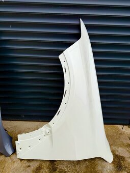 BMW X7 G07 blatník - 6