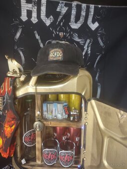 Mini bar na cesty AC/DC - 6
