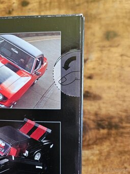 LEGO Icons 10304 Chevrolet Camaro Z28 - 6