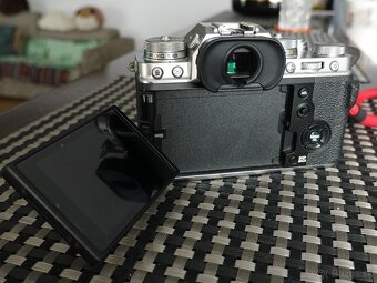 Fujifilm X-T4 (telo) - 6