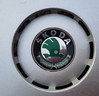 R15 PUKLICE ŠKODA OCTAVIA - 6