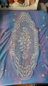 Rôzne ručne háčkované ozdobné obrusy - 6