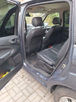 Ford S-Max
- 6