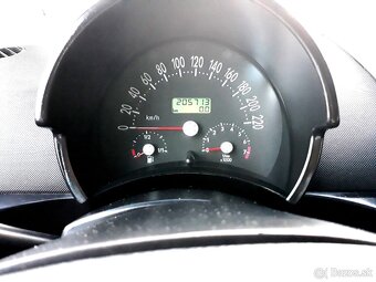 Predám Volkswagen Beetle 2.0. Benzín 85 kw rok 2000 - 6