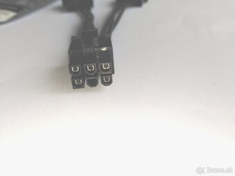 Káble  VGA,  6 PIN power ,  SATA - 6