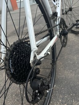 Cestný bicykel M veľkosť rámu - 6