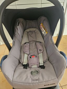 Autosedačka Maxi Cosi Cabriofix + Isofix základňa - 6