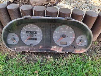 Prístrojový panel, budíky, tachometer. - 6
