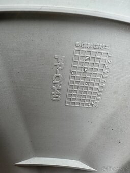 Predám Fiat puklice veľkosť r15 - 6