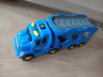 Kamión s autíčkami - 6