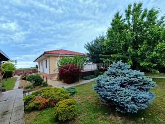 Útulný zariadený bungalov s nádherným pozemkom - 6
