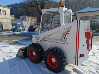 BOBCAT 825 smykový nakladač - 6
