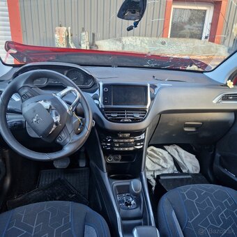 Predám náhradné diely na peugeot 2008 1.2 81kw rok výroby 20 - 6
