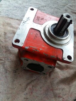 Bielorus Diely EO2621a starší guľatejši typ Bielorus d65 - 6