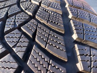 215/55 r17 zimne pneumatiky goodyear - 6