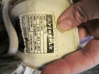 Predám detské krasokorčuliarske korčule veľ 34. - 6