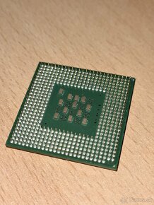 Intel Pentium 4 2,4 Ghz - 6