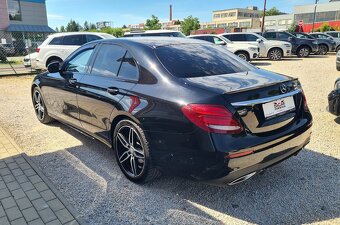MERCEDES-BENZ E TRIEDA SEDAN 200 4MATIC A/T - 6