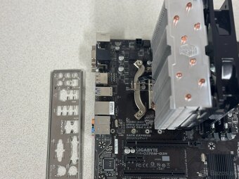 Základná doska GIGABYTE Q270M-D3H, Procesor i7 7700,16gb Ram - 6