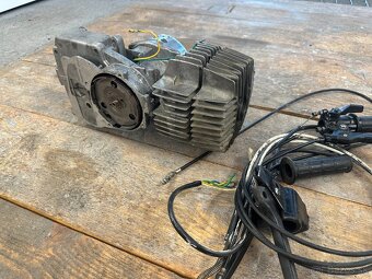 Manet Korado 216 2KW + nahradny motor - 6