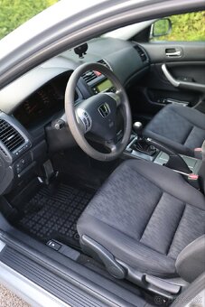 Honda Accord Tourer 2.0 iV-TEC 114kW rok 2004 - 6