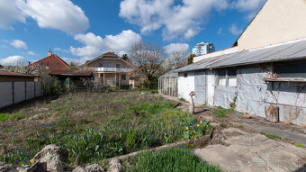 Starší rodinný dom s ideálnym pozemkom v pokojnej rodinnej o - 6