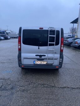 Opel Vivaro 2.5 - 6